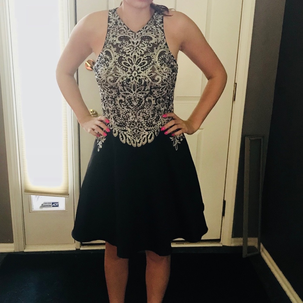 CLOSET CLOSING Stunning Homecoming Dress!